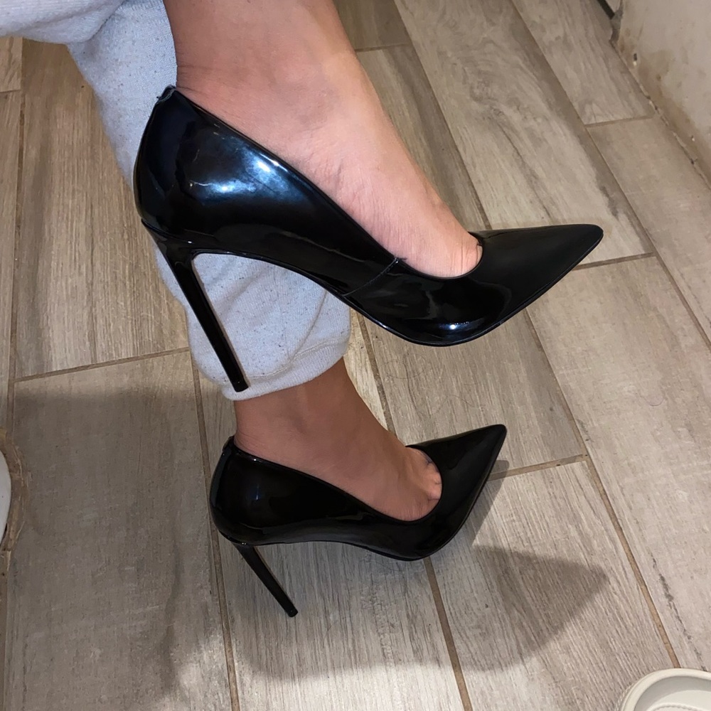 Steve Madden black Vala Pump